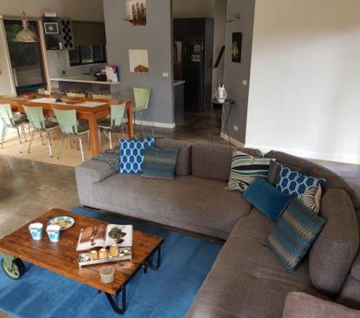 Bay Breeze Beach Holiday Home