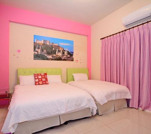 Santorini Family Themed Inn