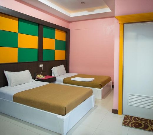 Grand Leo Hotel