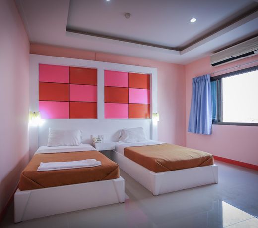 Grand Leo Hotel