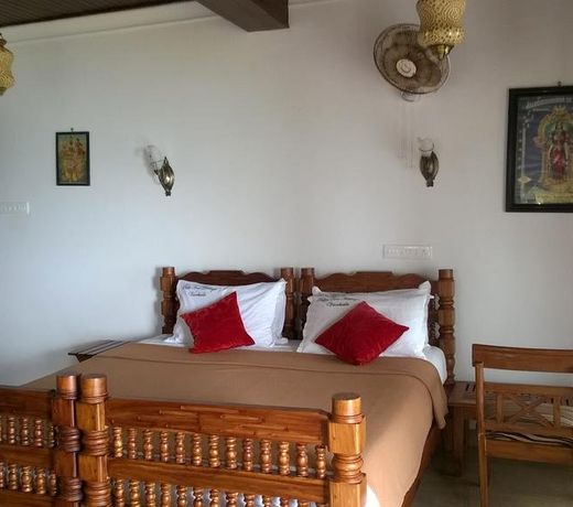 PALM TREE BUNGALOW