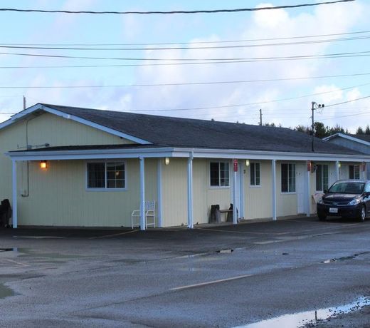 Coastal Inn and Suites
