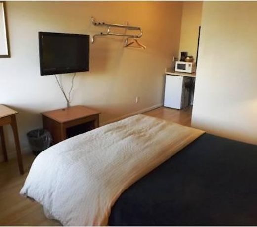 Coastal Inn and Suites
