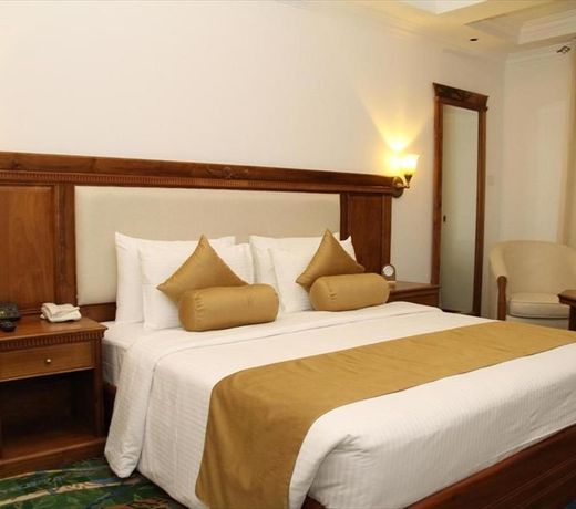 Araliya Green Hills Hotel