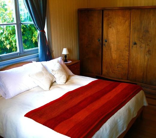 THE GUEST HOUSE