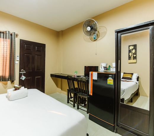 Happy House Hotel