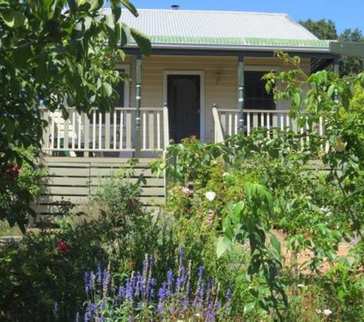 Walnut Cottage via Leongatha
