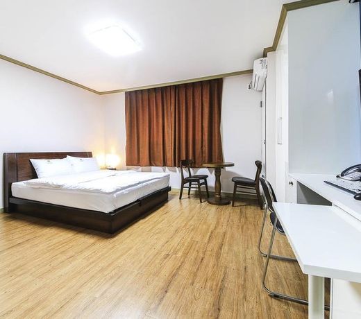 Crystal Residence Hotel