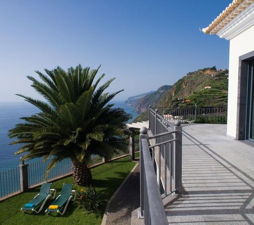 Ocean Cliff