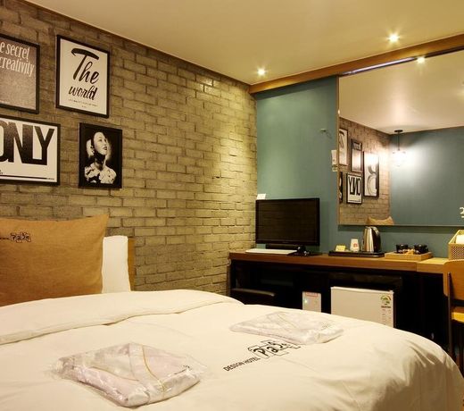Hotel Page