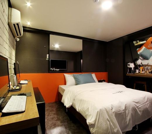 Hotel Page