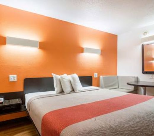Motel 6-Calhoun, GA