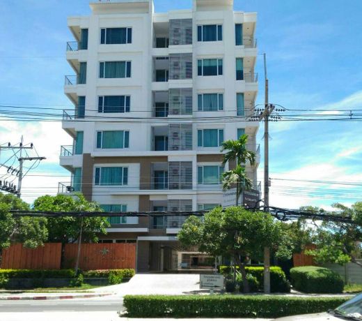 2 bedrooms condo, beachfront condo in the center.