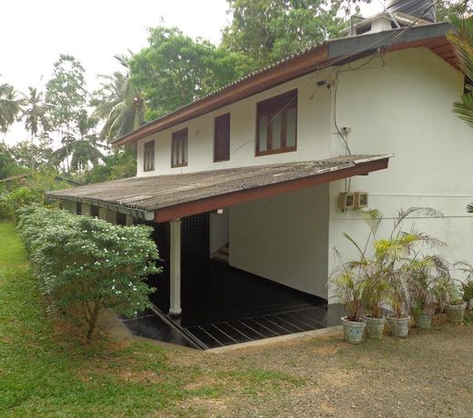 Brown's Edge Residence