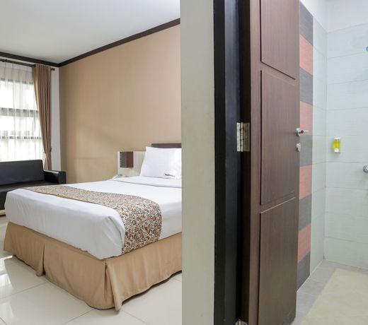 RedDoorz Plus near Farmhouse Lembang