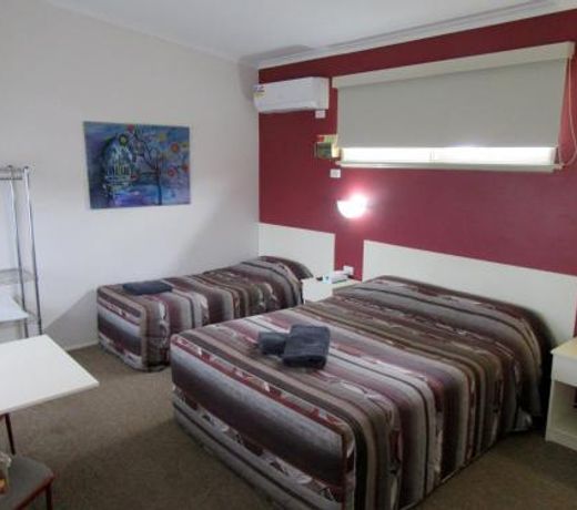 Highlander Haven Motel