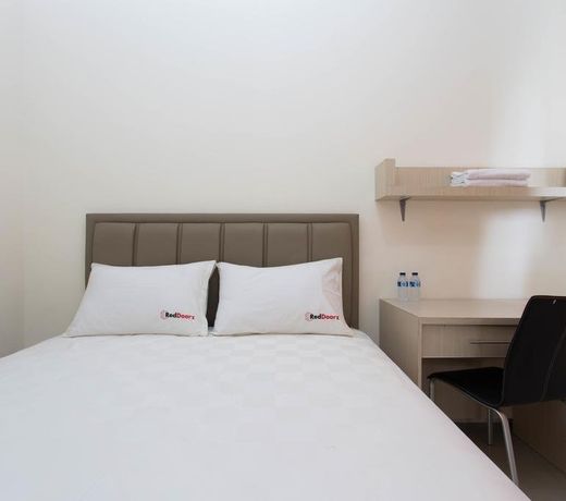 RedDoorz Plus near Siloam Karawaci