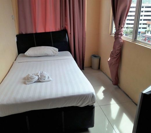 OYO 216 La Viva Hotel