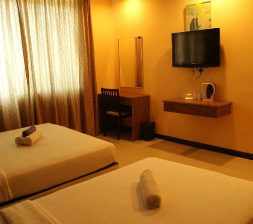 OYO 216 La Viva Hotel