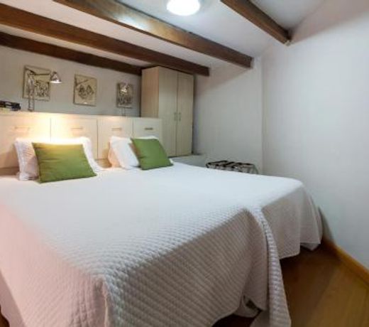 Penthouse Lodge B&B