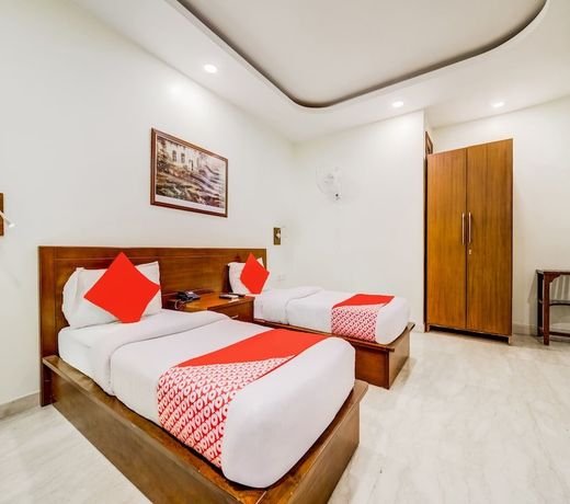 OYO 9553 Hotel Kings Plaza