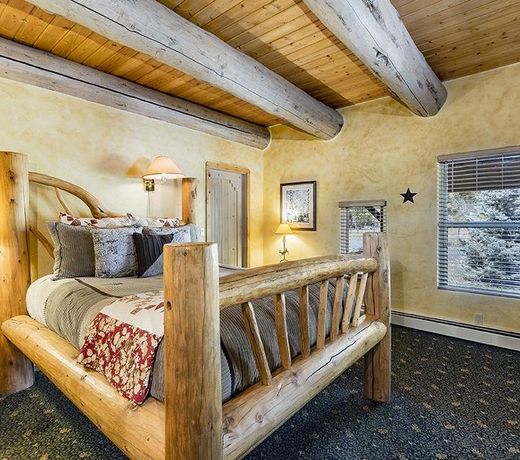 Mariposa Lodge Bed and Breakfast