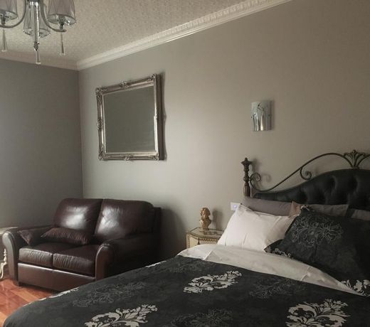 Noah's Stanley Luxury Bed and Breakfast