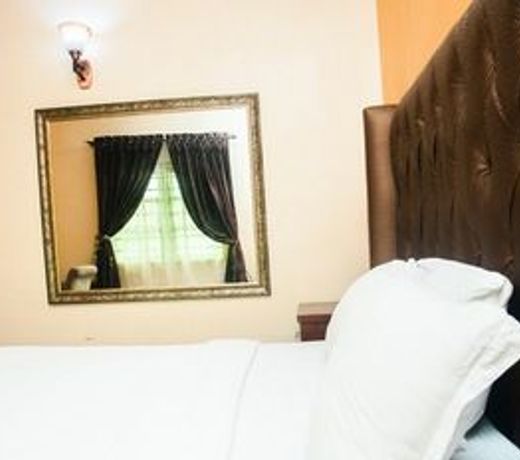 Sugarland Hotel & Suites