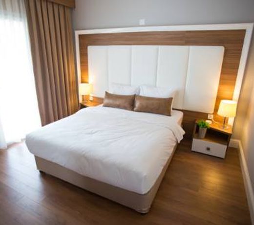 Aroyal Suites Hotel
