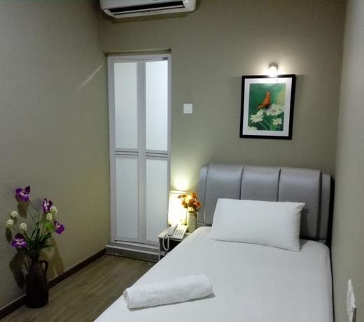 OYO 90231 Hotel By The Park Plt