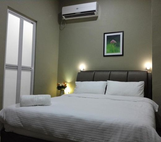 OYO 90231 Hotel By The Park Plt