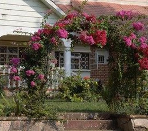 Colonial Residence