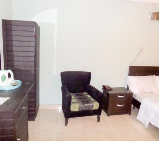 Emars Hotel & Suites