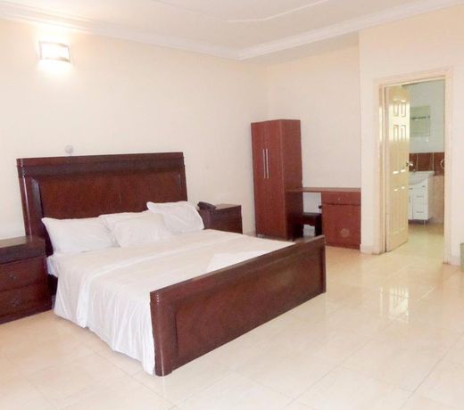 Emars Hotel & Suites
