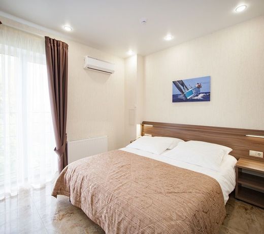 Regatta Hotel