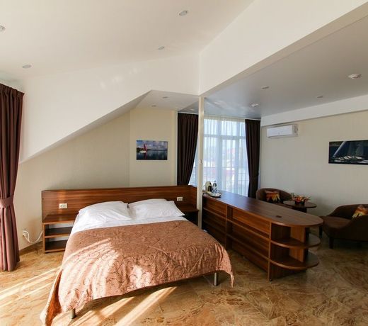 Regatta Hotel