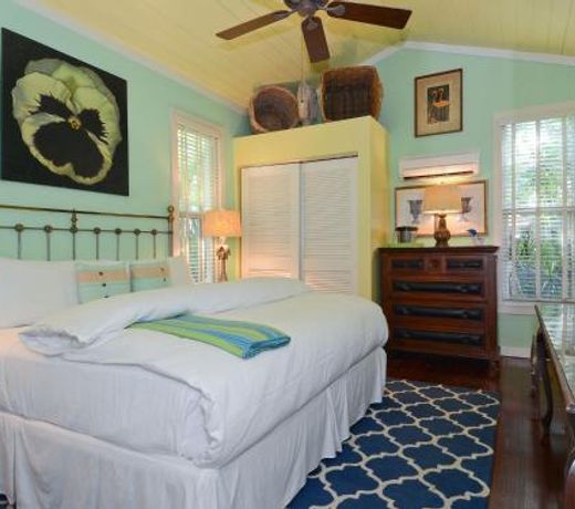 Pineapple Point Guesthouse & Resort - Gay Men's Resort