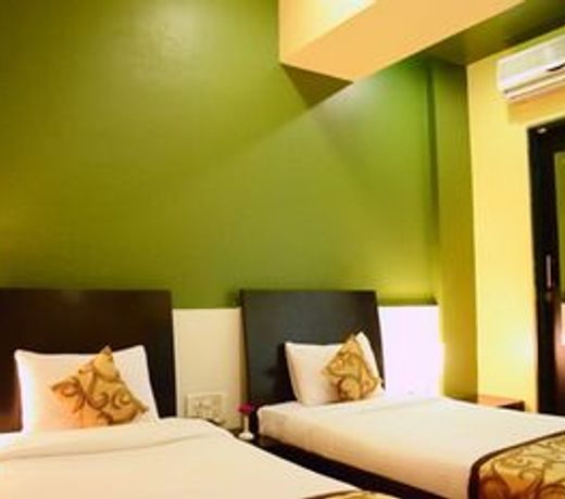 OYO 6002 Avezeekaa Corporate Residency