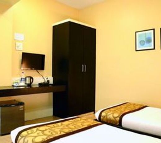 OYO 6002 Avezeekaa Corporate Residency