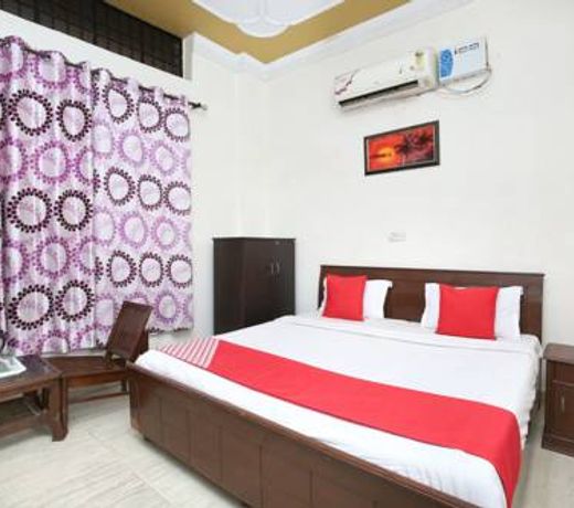 OYO 4738 Hotel Re-Birth