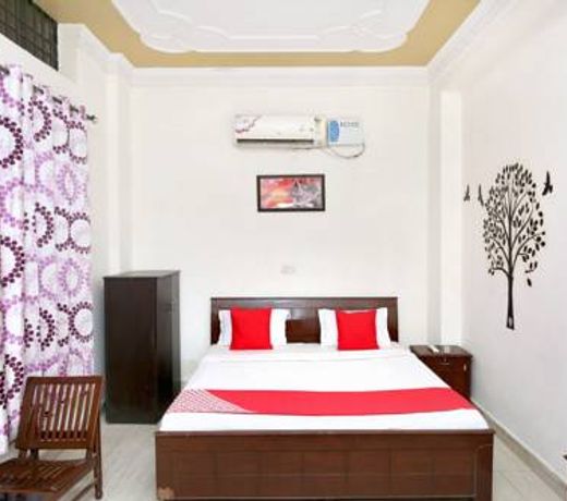 OYO 4738 Hotel Re-Birth