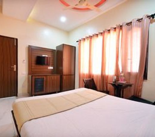 OYO Flagship 5375 Hotel White House