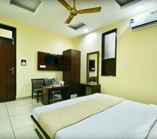 OYO Flagship 5375 Hotel White House