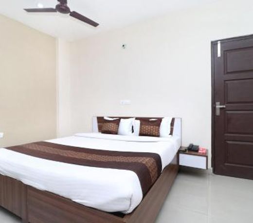 Capital O 4963 Hotel Inderprasth