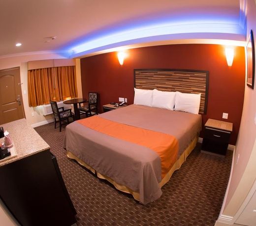 Diamond Bell Inn & Suites