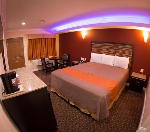 Diamond Bell Inn & Suites