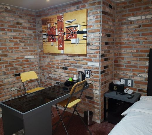 2U Motel