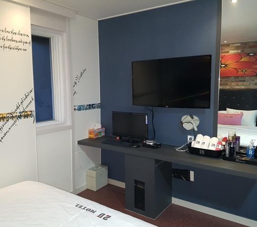 2U Motel