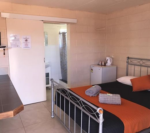 The Oxford Hotel-Motel