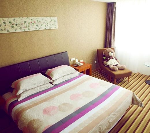 Super 8 Hotel Weifang Youth Street Red Leaves
